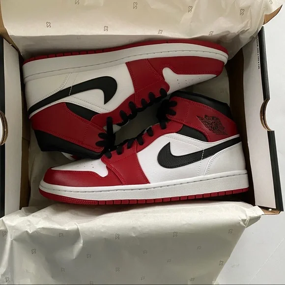 Jordan 1 Mid Chicago (2020) Brand New Mens 10 B&R - Picture 3 of 14